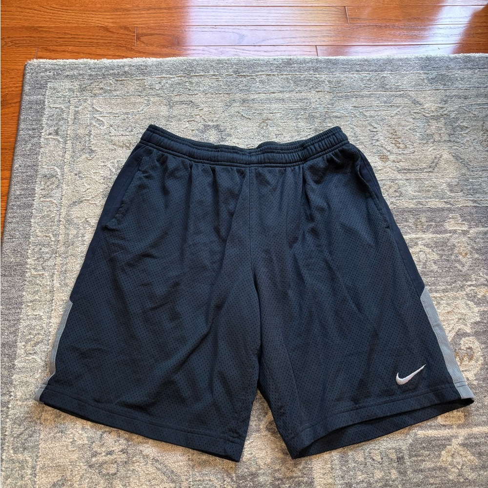 Men’s Nike Navy Blue Athletic Shorts Lightweight Design